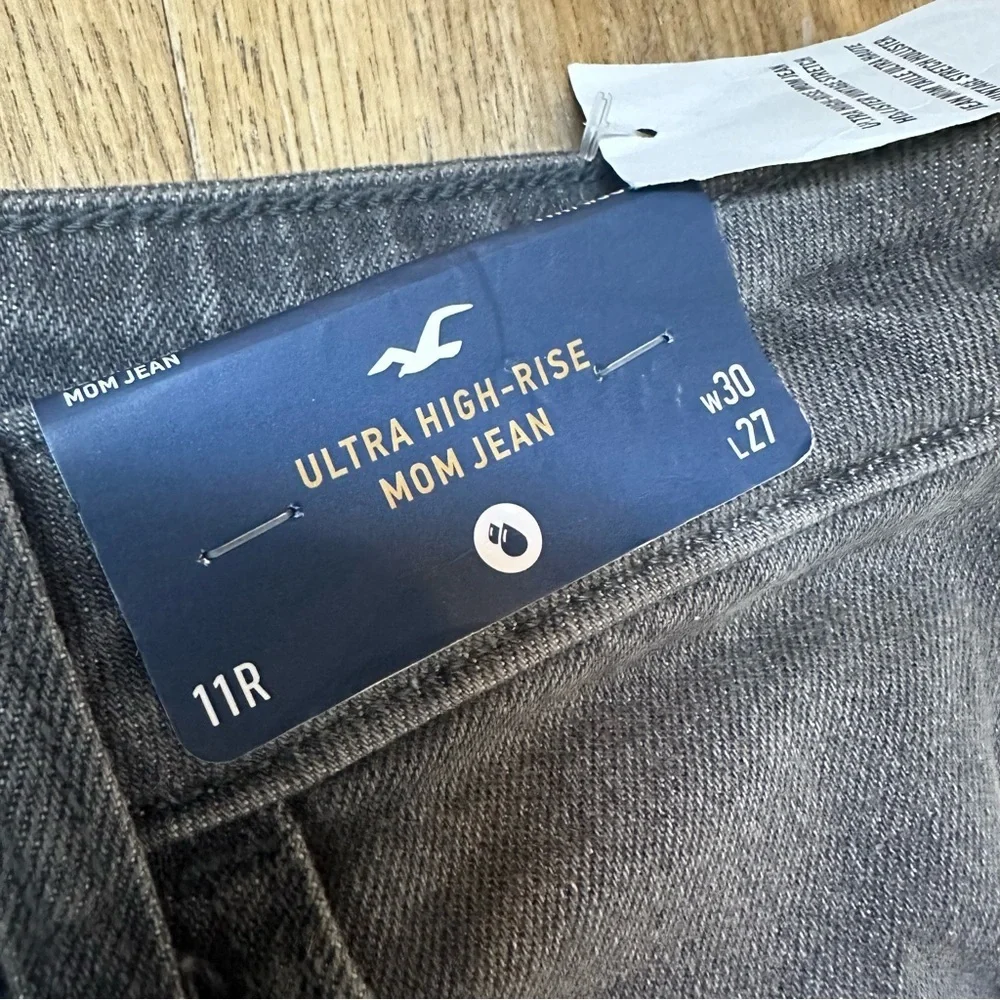 NWT Hollister Ultra High Rise Distressed Gray Mom Jeans Size 11